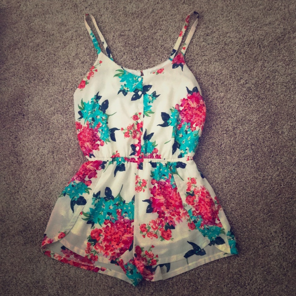 💐🌷🌸 LUCCA COUTURE FLORAL ROMPER  🌸🌷💐